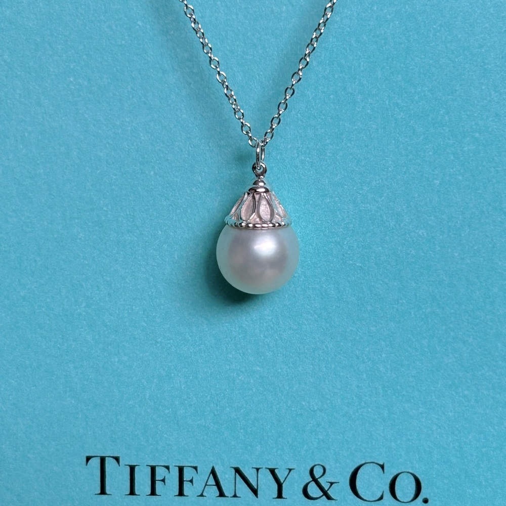 Tiffany & Co. Ziegfeld Pearl Drop Necklace Pendant in Sterling Silver AG925
